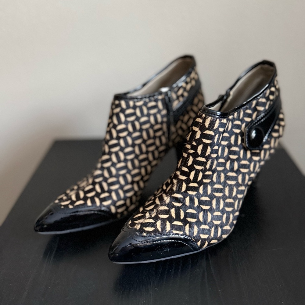 Franco Sarto Geometric Ankle Booties Black Tan Pointed Toe Heels 8.5